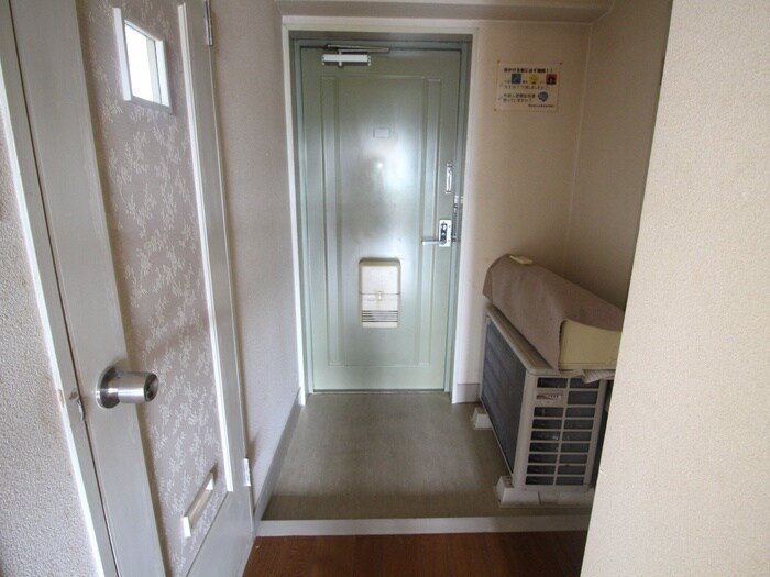 物件内観写真11　(玄関)