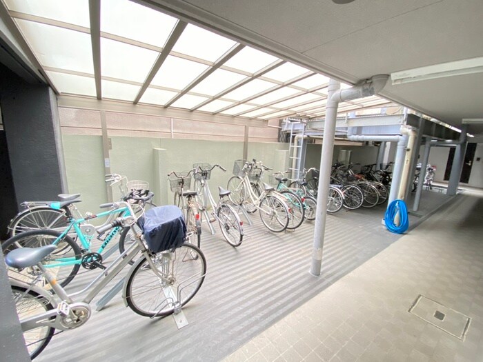 物件外観写真4　(駐輪場)