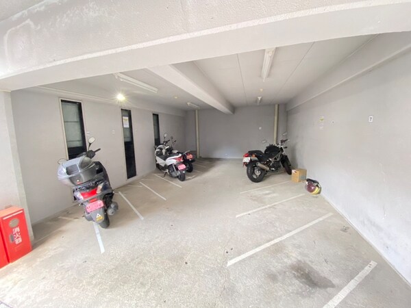 バイク置き場