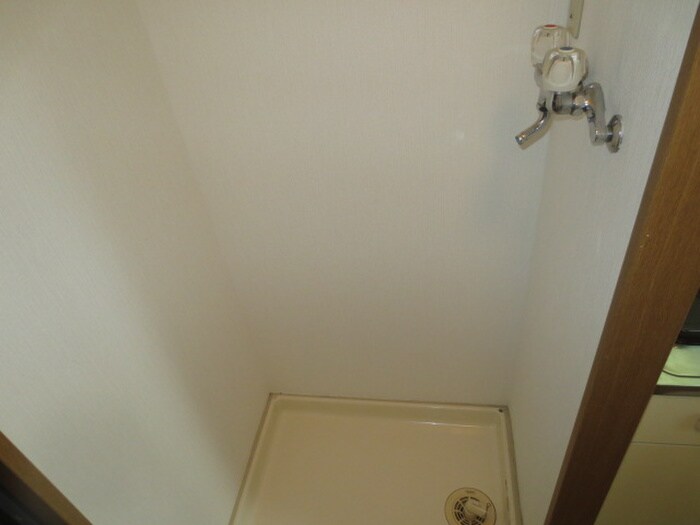 物件内観写真8　(洗濯機置場)