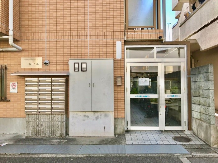 物件外観写真4　(エントランス部分)