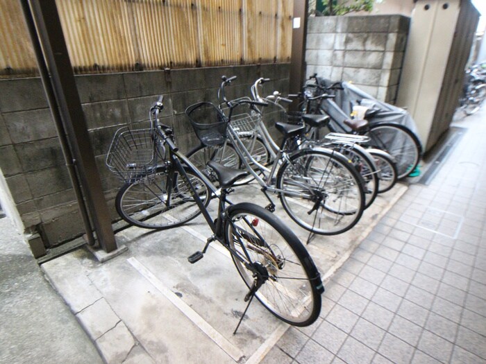 物件外観写真6　(エントランス部分)