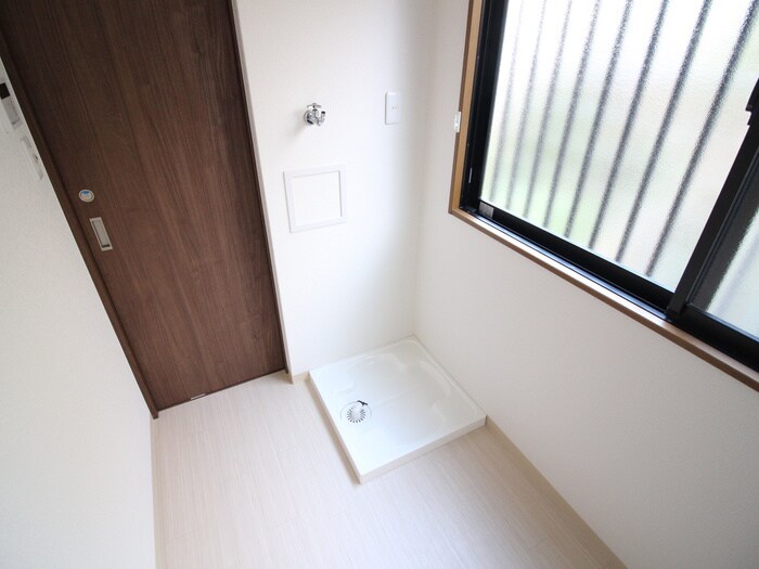 物件内観写真9　(洗濯機置場)