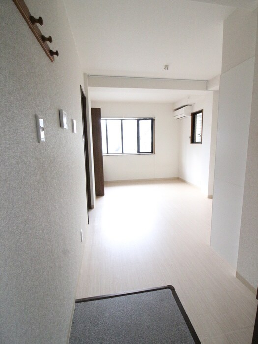 物件内観写真16　(玄関)