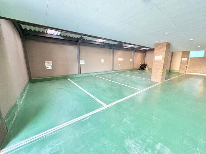 物件外観写真3　(駐車場)