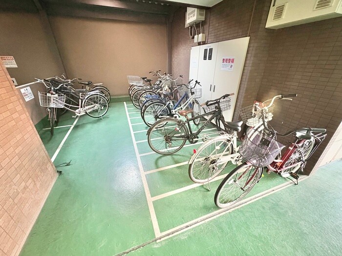 物件外観写真4　(駐輪場)