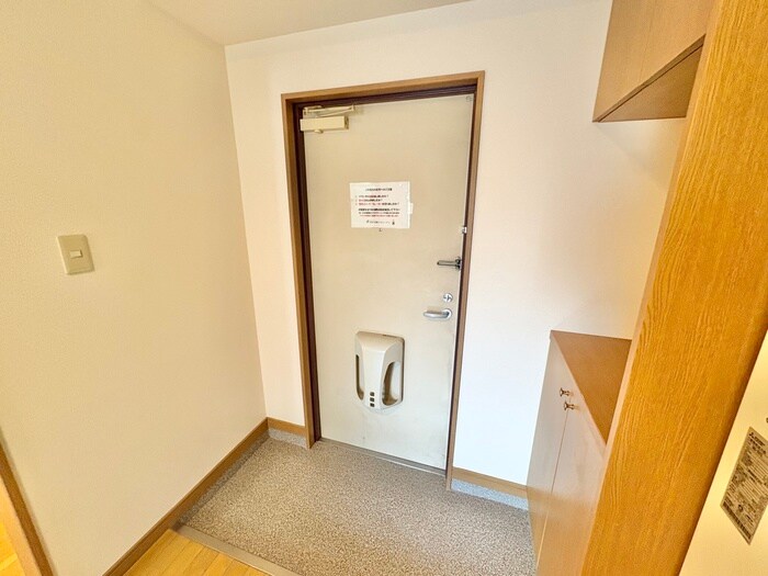 物件内観写真14　(玄関)