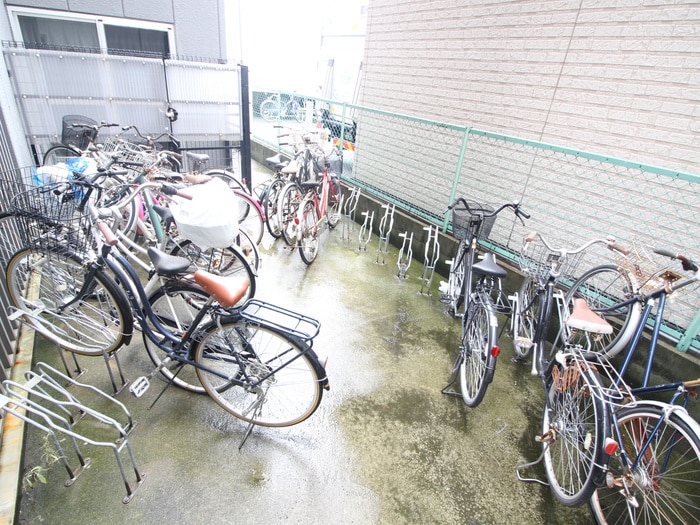 物件外観写真6　(駐輪場)