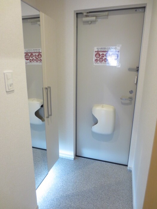 物件内観写真12　(玄関)