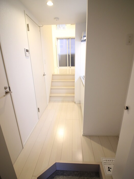 物件内観写真7　(玄関)