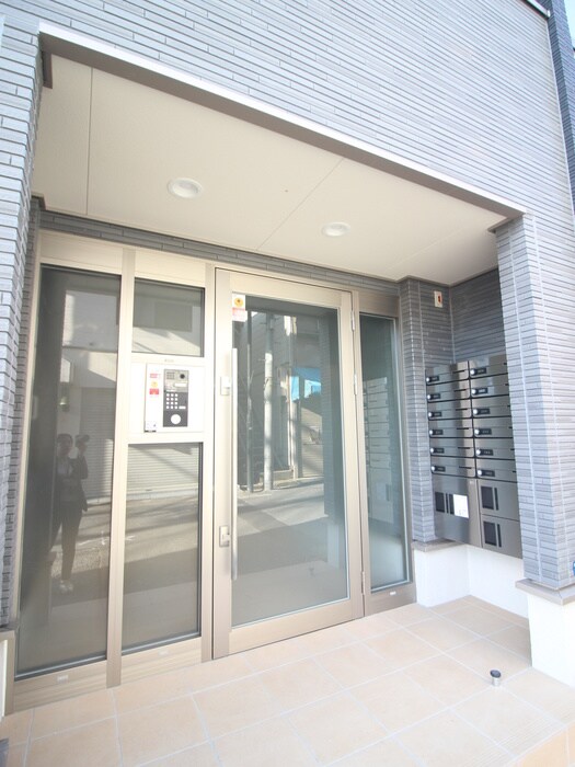 物件外観写真2　(エントランス部分)