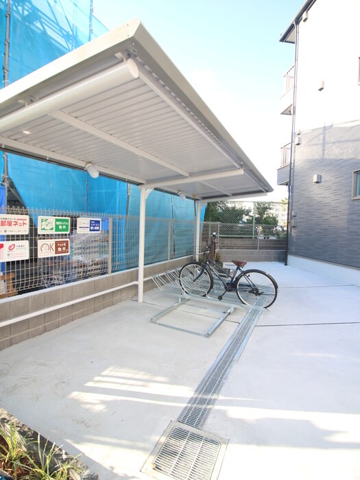 物件外観写真3　(駐輪場)