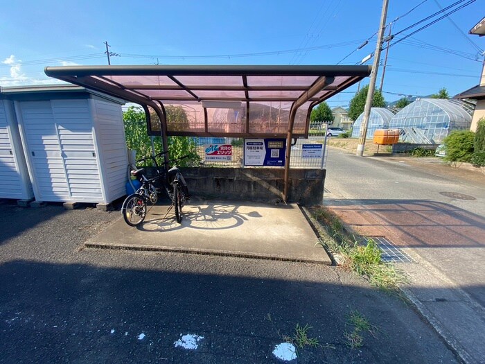 物件外観写真5　(駐輪場)
