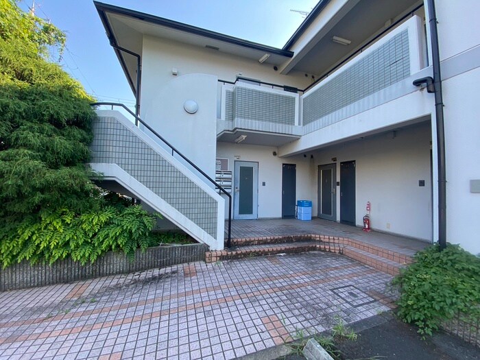 物件外観写真6　(エントランス部分)