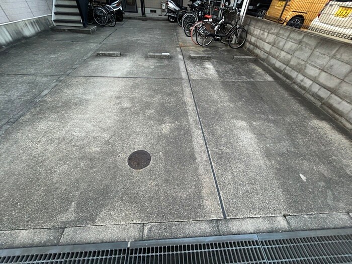 物件外観写真4　(駐車場)