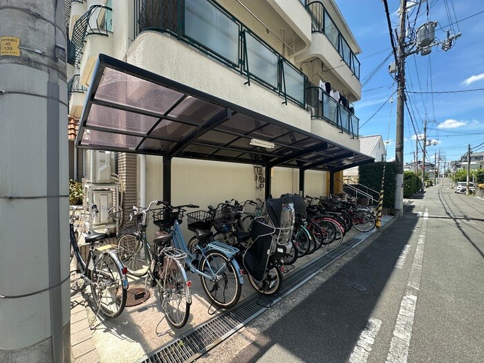 物件外観写真4　(駐輪場)