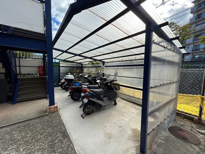 物件外観写真4　(駐輪場)