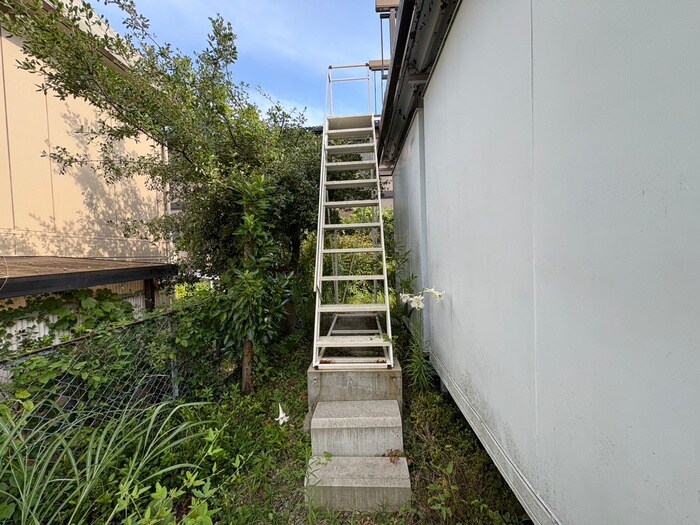 物件外観写真6　(エントランス部分)