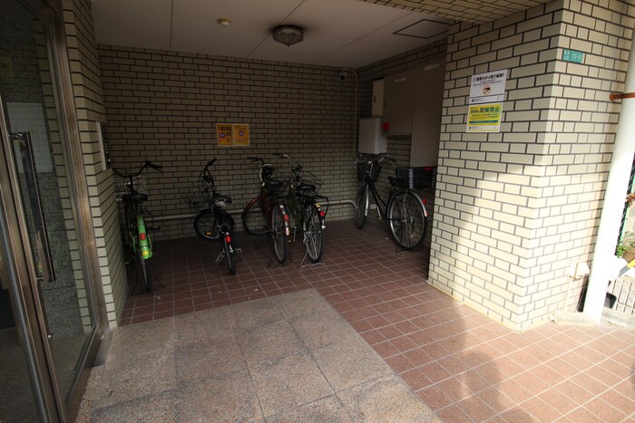 物件外観写真4　(駐輪場)