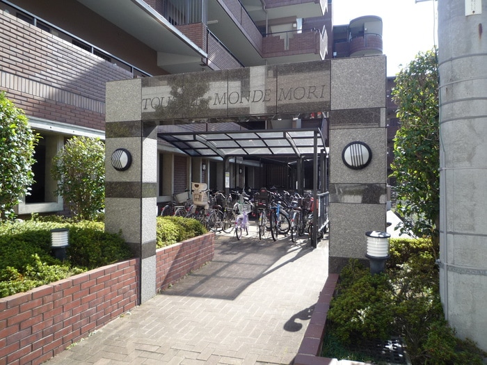 物件外観写真4　(エントランス部分)