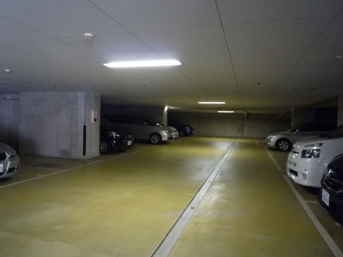 物件外観写真5　(駐車場)