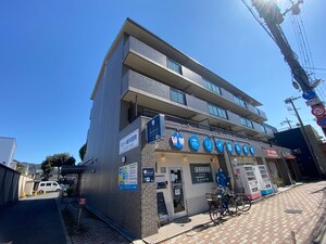 グランシャリオ四宮外観写真