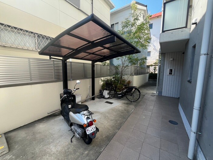 物件外観写真5　(駐輪場)