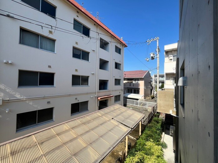 物件内観写真13　(室内からの展望)