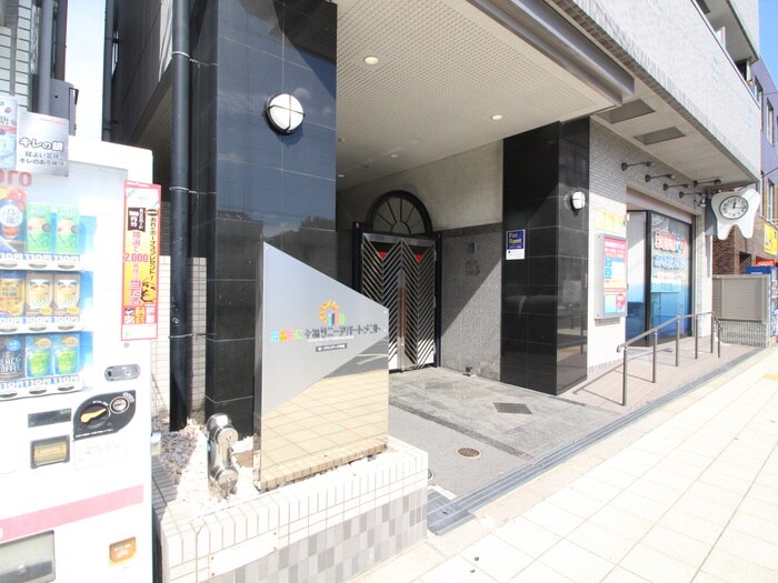 物件外観写真2　(エントランス部分)