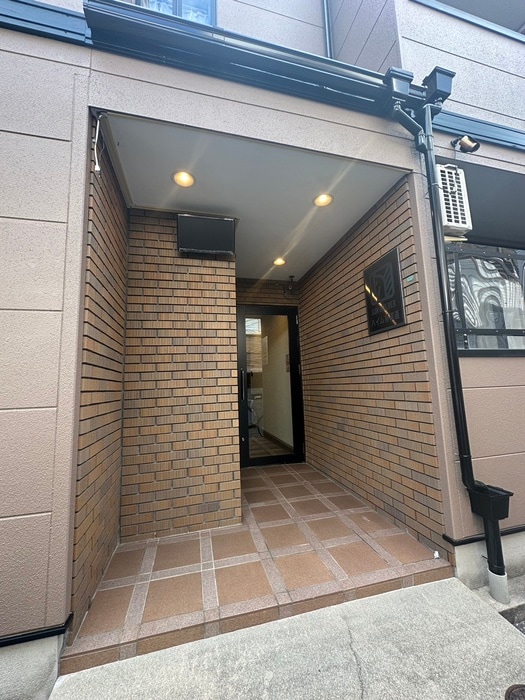 物件外観写真5　(エントランス部分)