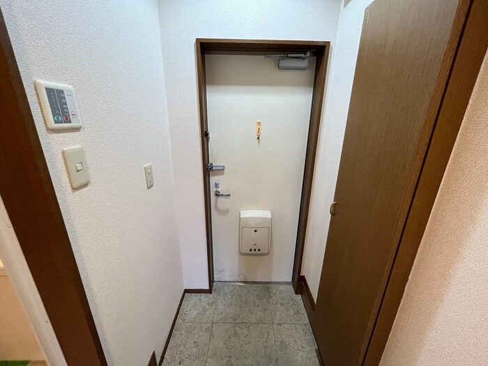 物件内観写真21　(玄関)