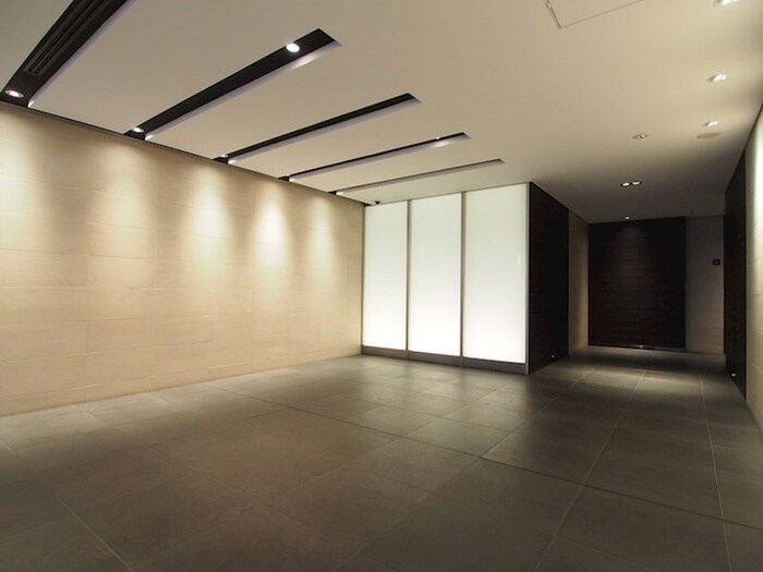 物件外観写真5　(エントランス部分)