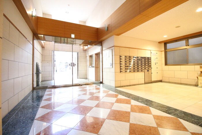 物件外観写真3　(エントランス部分)