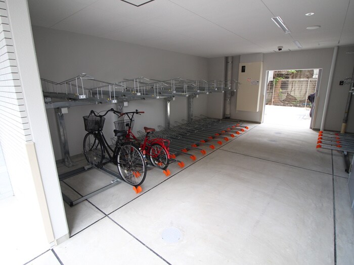 物件外観写真4　(駐輪場)