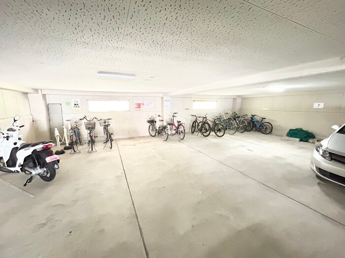 物件外観写真3　(駐輪場)
