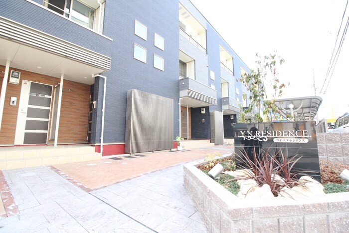 物件外観写真3　(エントランス部分)