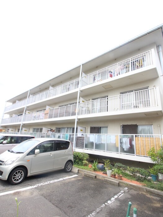 物件外観写真6　(駐車場)