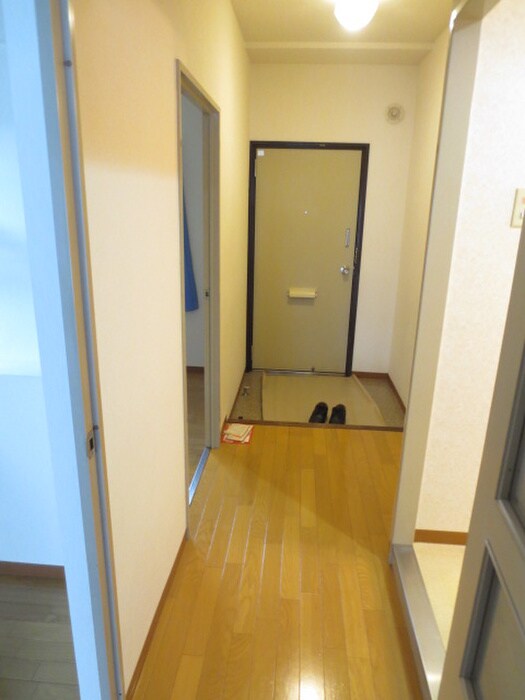 物件内観写真16　(玄関)