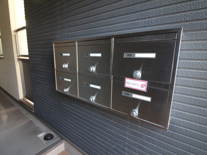 物件外観写真6　(エントランス部分)