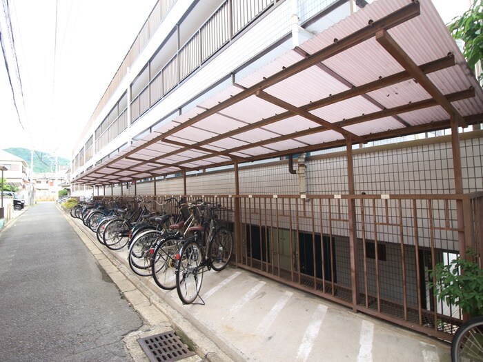物件外観写真4　(駐輪場)