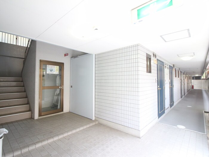 物件外観写真5　(エントランス部分)