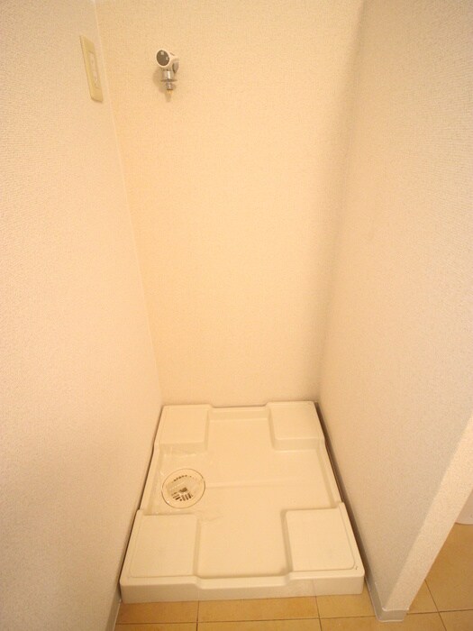 物件内観写真8　(洗濯機置場)