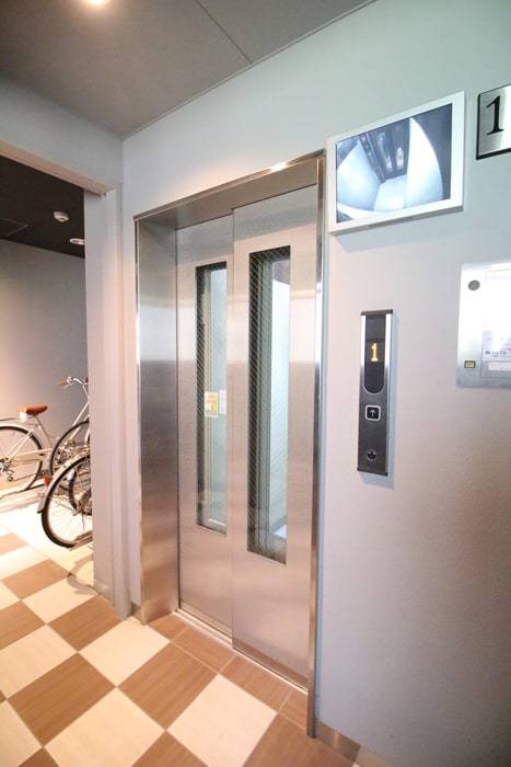 物件外観写真5　(エントランス部分)