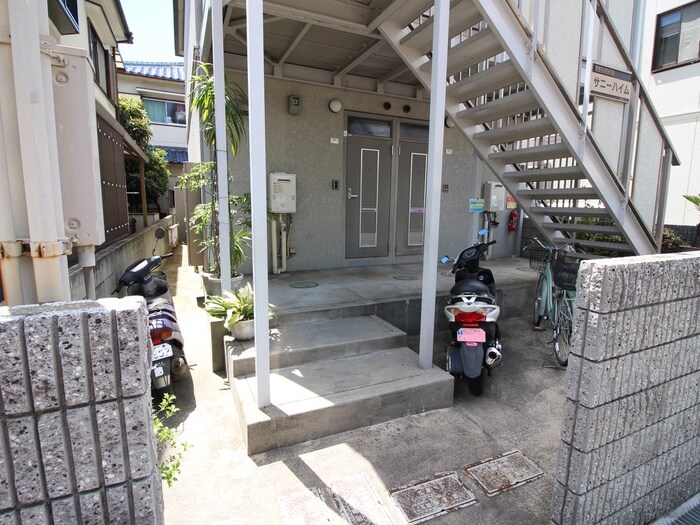 物件外観写真5　(エントランス部分)