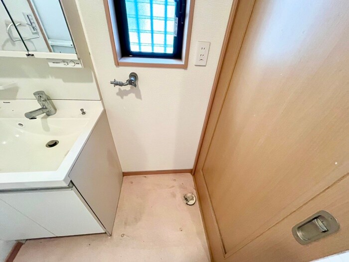 物件内観写真10　(洗濯機置場)