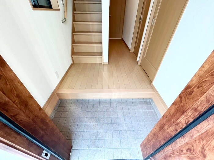 物件内観写真14　(玄関)