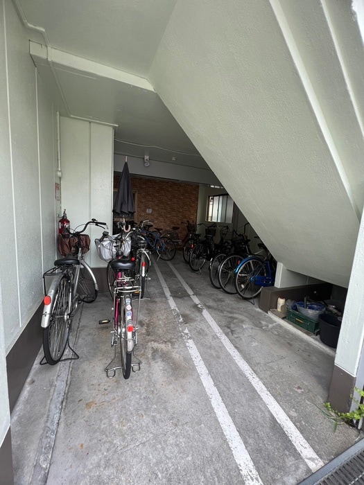 物件外観写真4　(駐輪場)