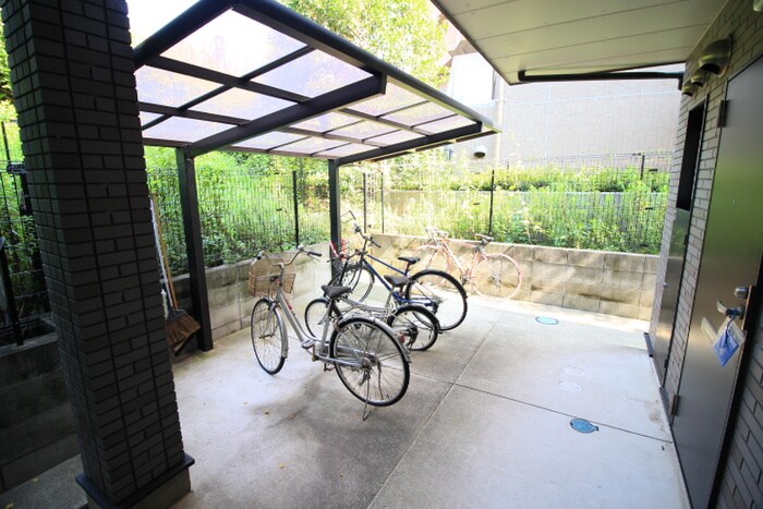 物件外観写真3　(駐輪場)