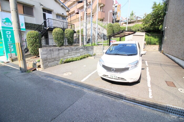 物件外観写真6　(駐車場)