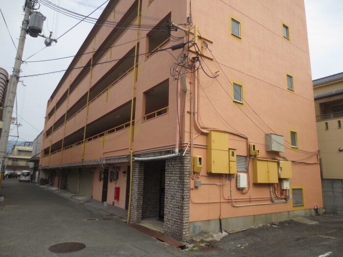 物件外観写真5　(駐車場)